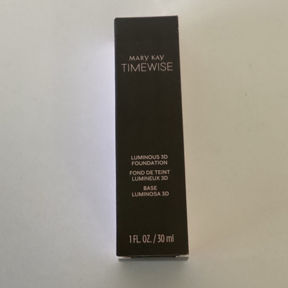 Mary Kay Timewise Luminous 3D Foundation, new in box, ivory 140